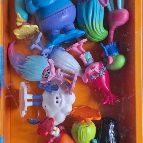 My Busy Books , Trolls , Dreamworks , Storybook And 12 Figurines - Picture 4 of 7